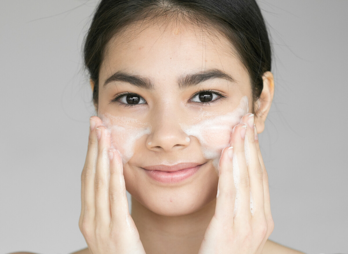 kandungan skincare untuk menghilangkan bekas jerawat